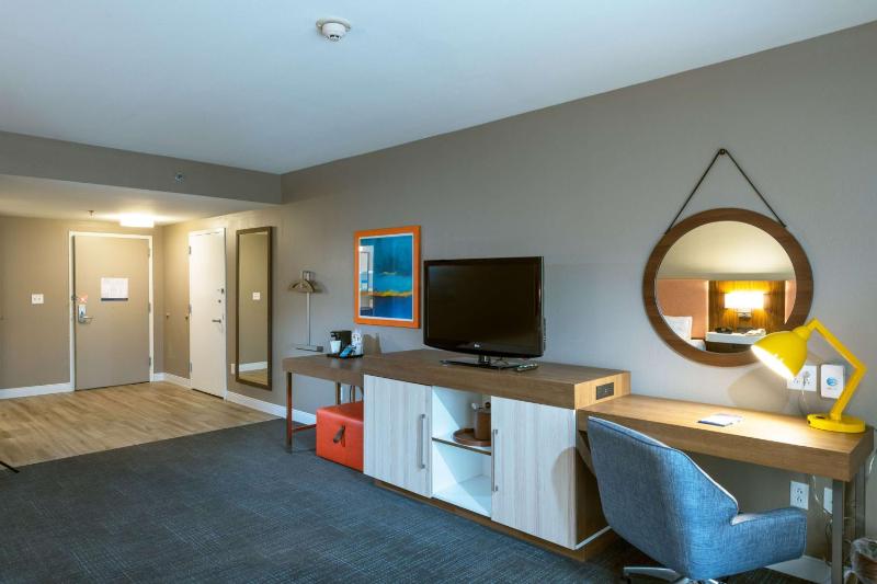 Queen Room with Two Queen Beds - Mobility Access/Non-Smoking image 1