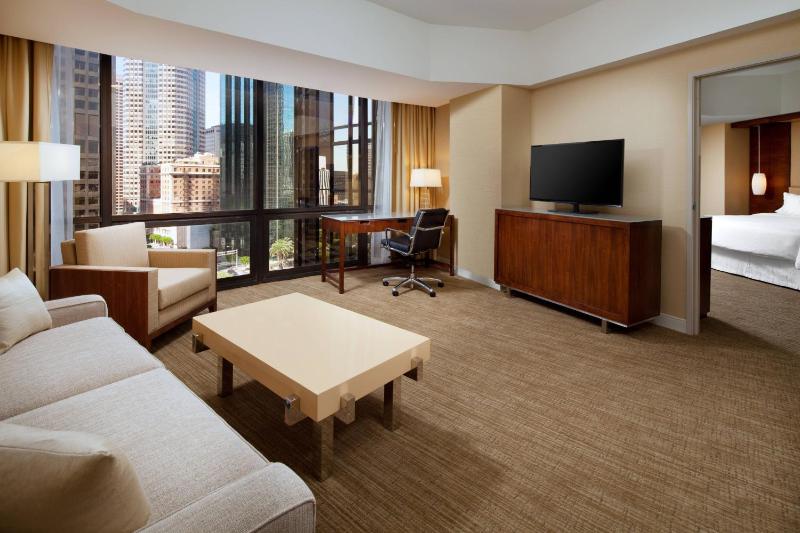 Tower Suite, 1 Bedroom Suite, 1 King, Sofa bed, City view image 4