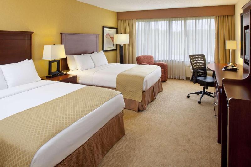 Queen Room with Two Queen Beds - Non-Smoking image 1