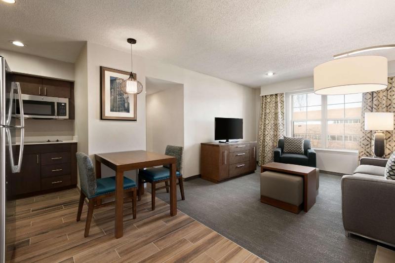 One-Bedroom King Suite - Non-Smoking image 4