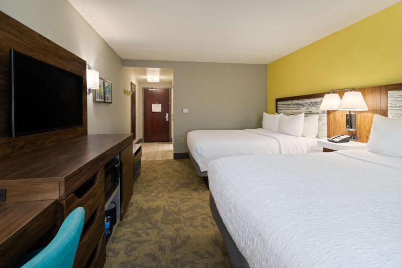 Room with Two Queen Beds - Non-Smoking image 3