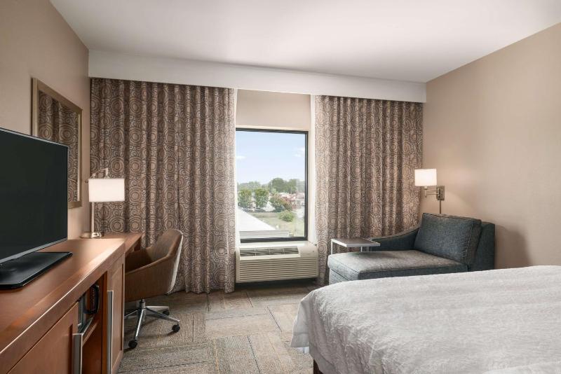 King Room image 3