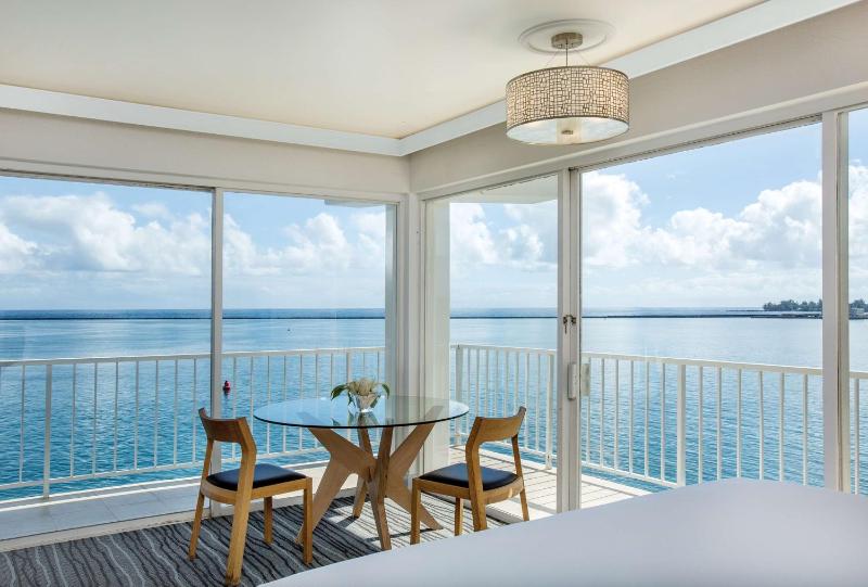 Junior Suite Ocean Front image 3