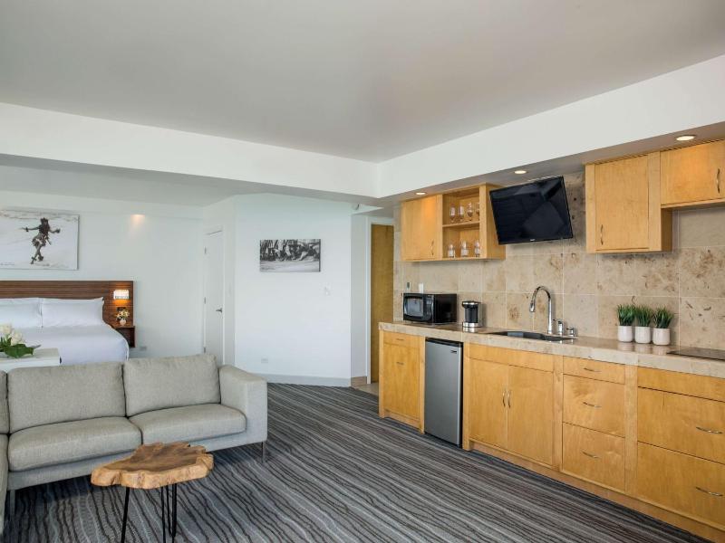 Junior Suite Ocean Front image 2
