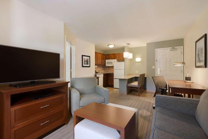 One-Bedroom King Suite - Non-Smoking image 4