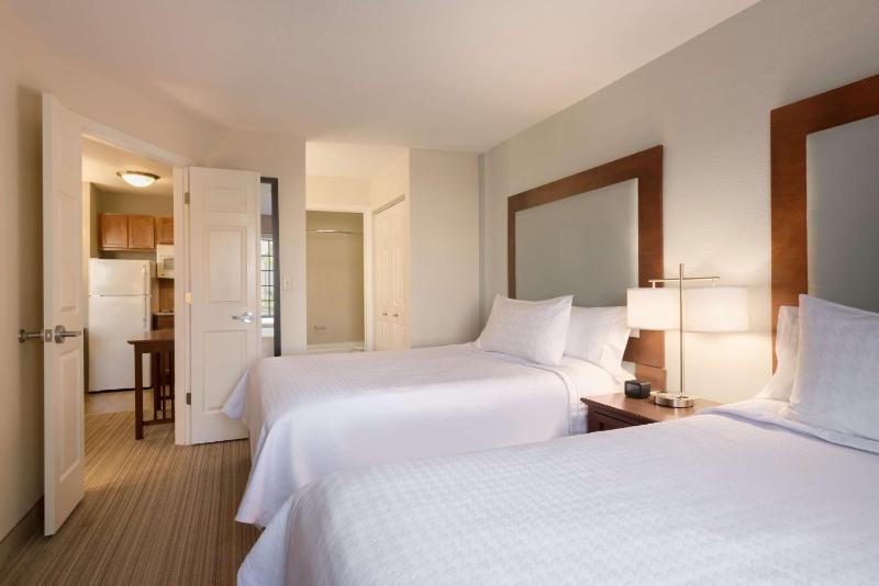 One-Bedroom Queen Suite with Two Queen Beds - Non-Smoking image 3