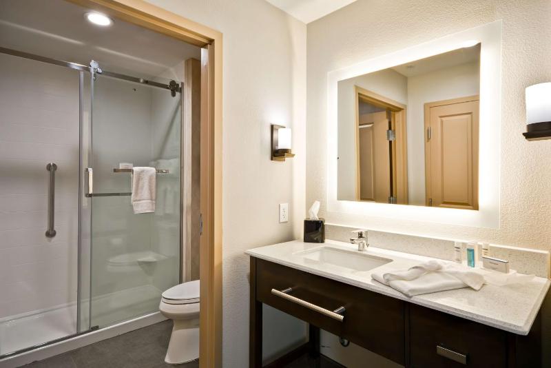 One-Bedroom King Suite image 2