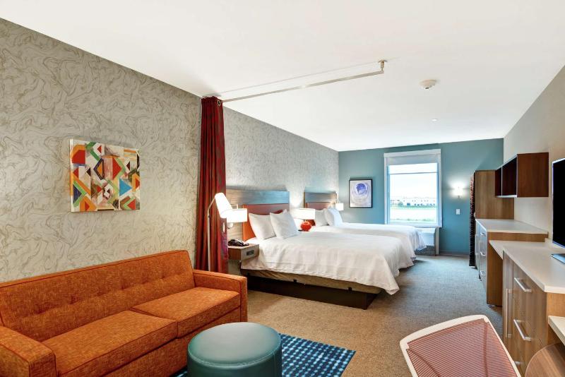 Queen Studio with Two Queen Beds - Non-Smoking image 4