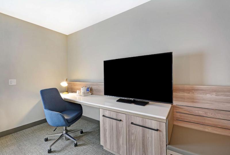 Hilton Garden Inn Houston Hobby Airport - image 8