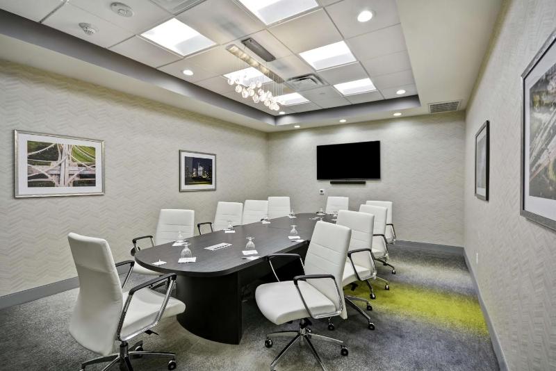 Hilton Garden Inn Houston Hobby Airport - image 7