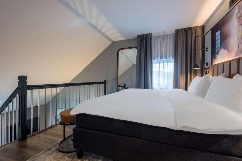 Junior Suite with River View image 4