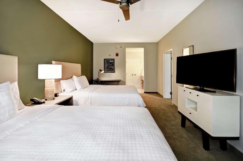 One-Bedroom Queen Suite with Two Queen Beds - Non-Smoking image 4