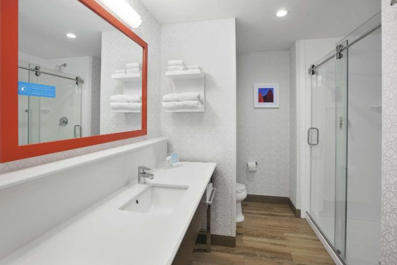 King Room - Non-Smoking image 4