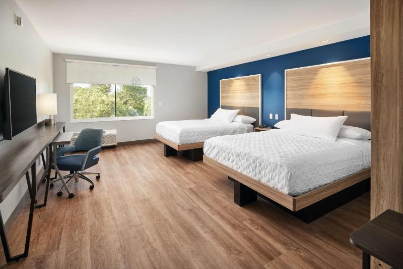 Queen Room with Two Queen Beds - Mobility Access image 1