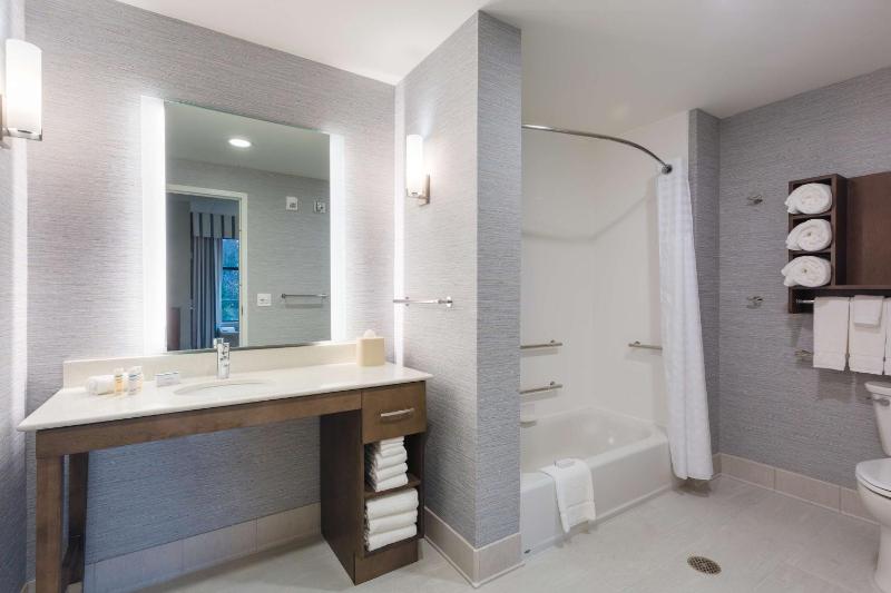 One-Bedroom Queen Suite - Mobility/Hearing Accessible image 3