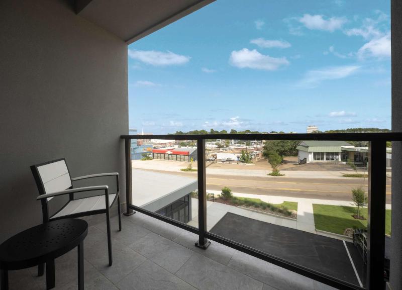 King Studio Suite with Balcony - Non-Smoking image 1