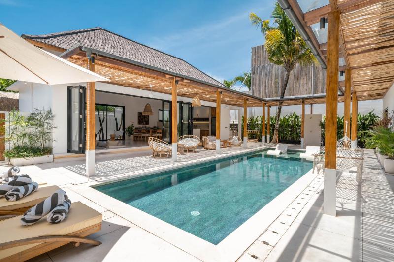 Villa Siang - Boho Chic 3BR Villa in Pererenan - image 12