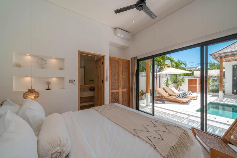 Villa Siang - Boho Chic 3BR Villa in Pererenan - image 3
