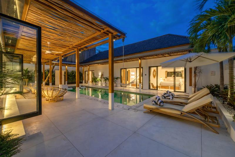 Villa Siang - Boho Chic 3BR Villa in Pererenan - image 10