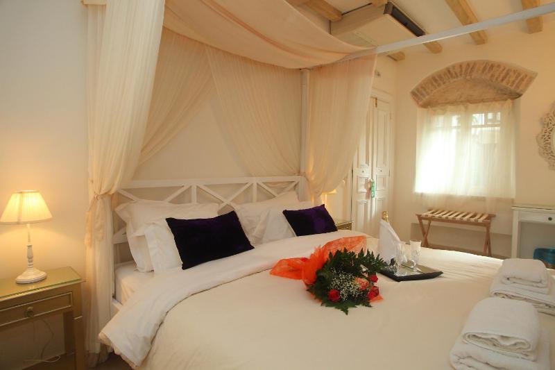 Black and White Suite image 3