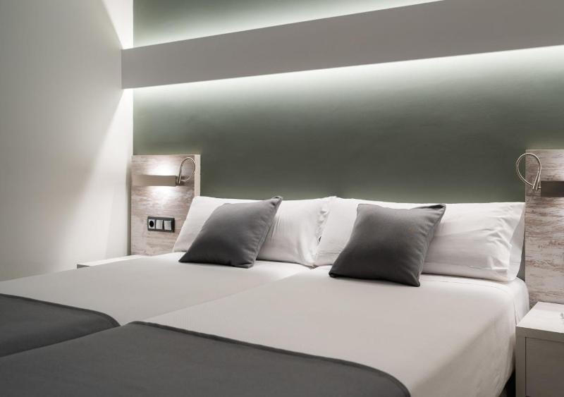 Family Superior Room (4 adults) image 3