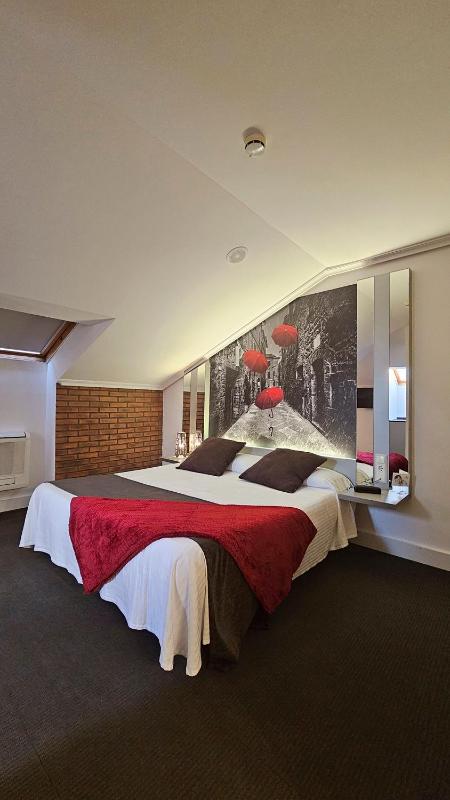Economy Double Room image 3