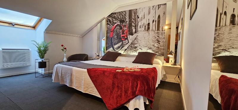 Economy Double Room image 4