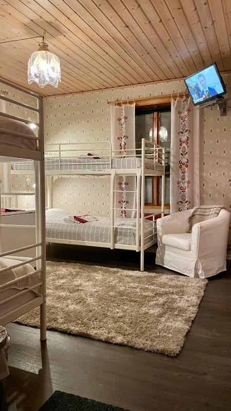 Quadruple Room with Shared Bathroom image 1