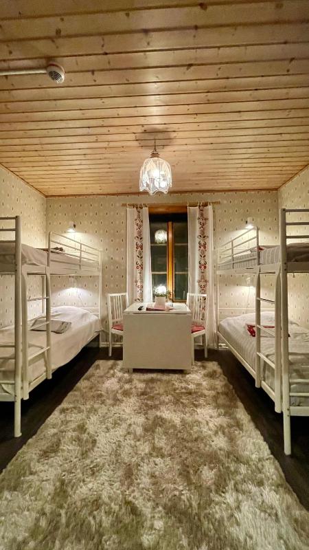 Quadruple Room with Shared Bathroom image 3