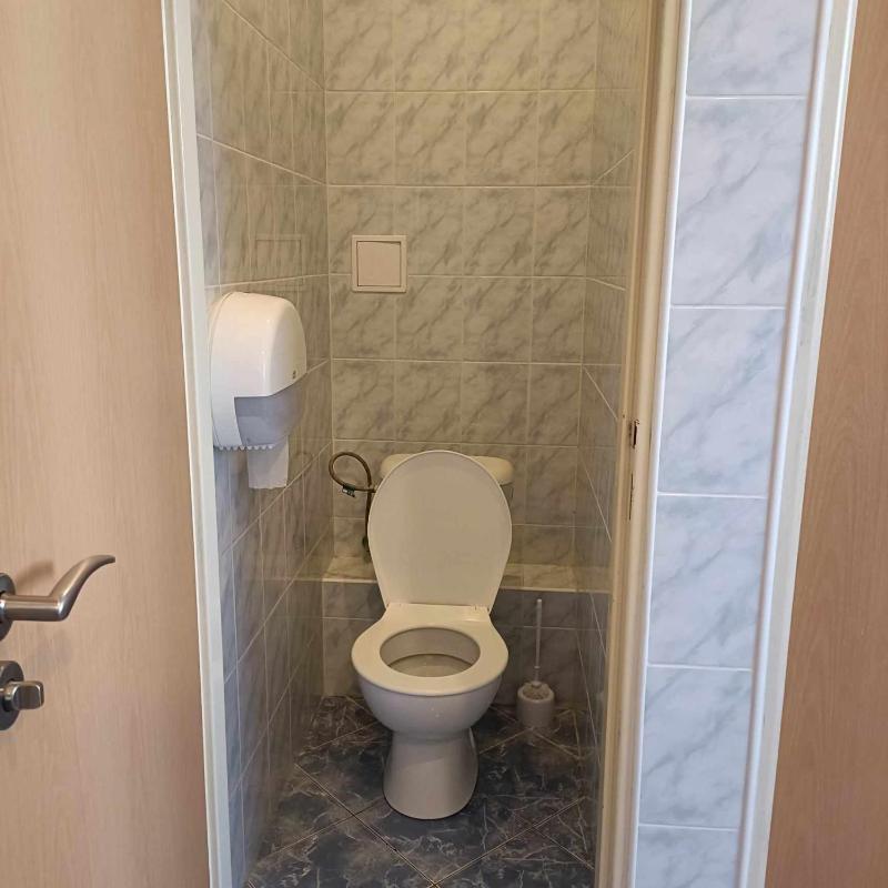 Standard Twin Room with Shared Bathroom image 4