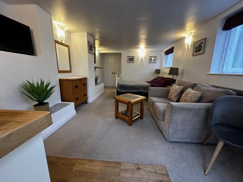 Large Double Room image 1