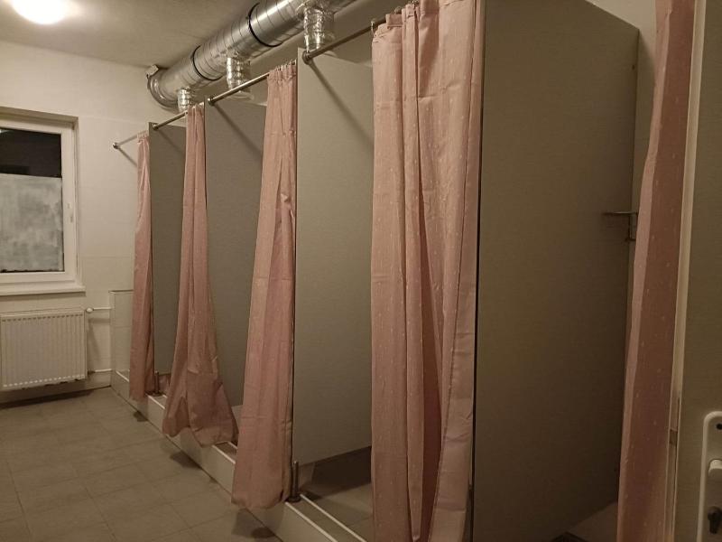 Mixed Dormitory Room image 3