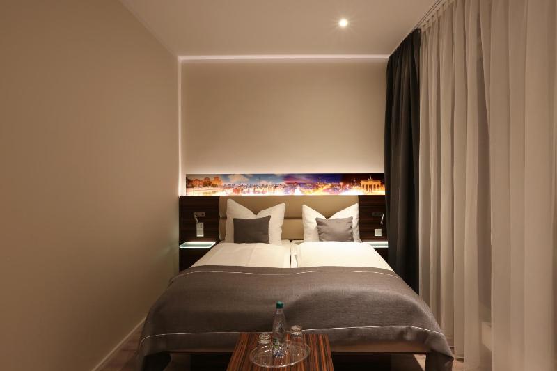 Deluxe Double Room image 4