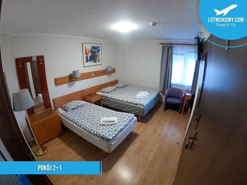 Standard Triple Room image 2