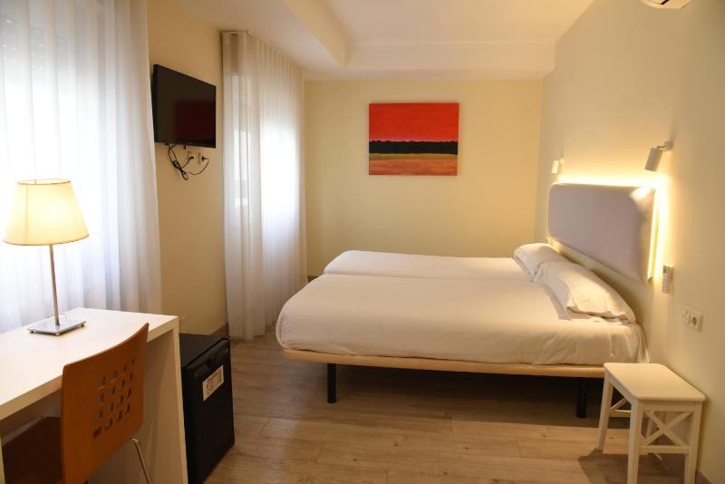 Twin Room (1-2 Adults) image 2