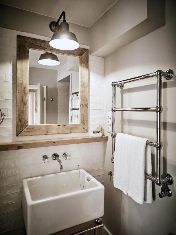 Classic Room with Balcony image 4