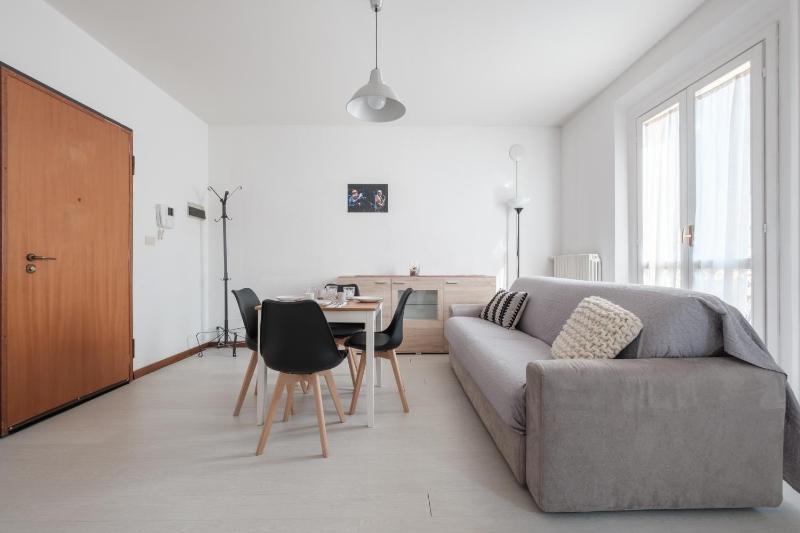 One-Bedroom Apartment image 3