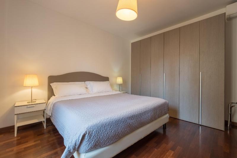 One-Bedroom Apartment image 2