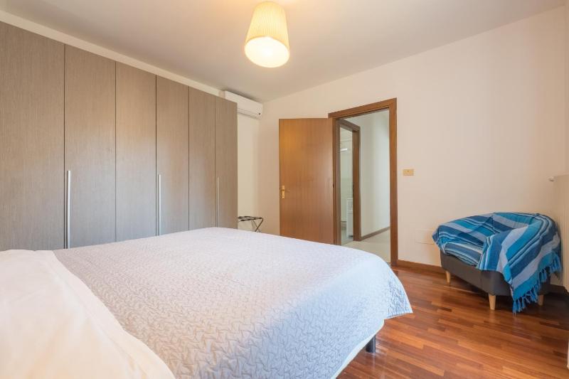 One-Bedroom Apartment image 4