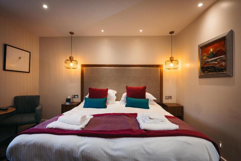 Double or Twin Room image 4