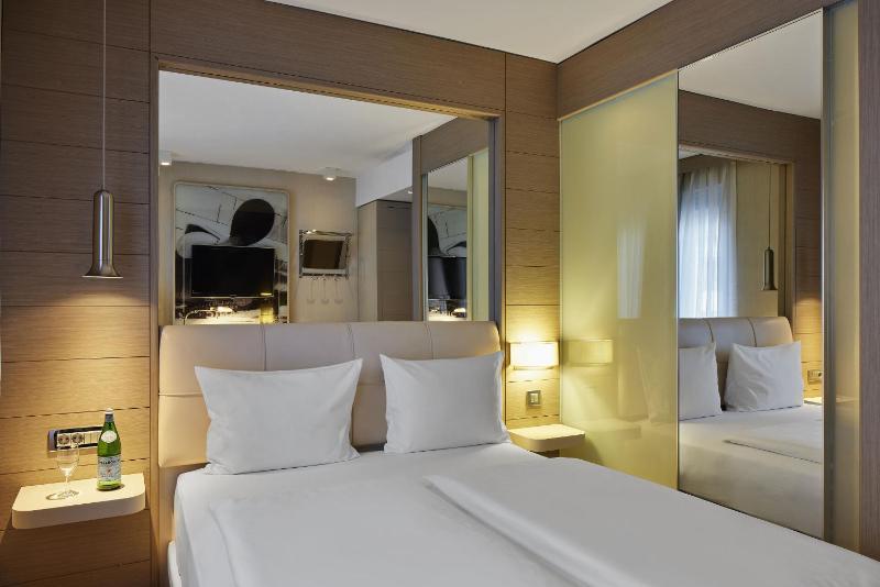Standard Double Room image 3