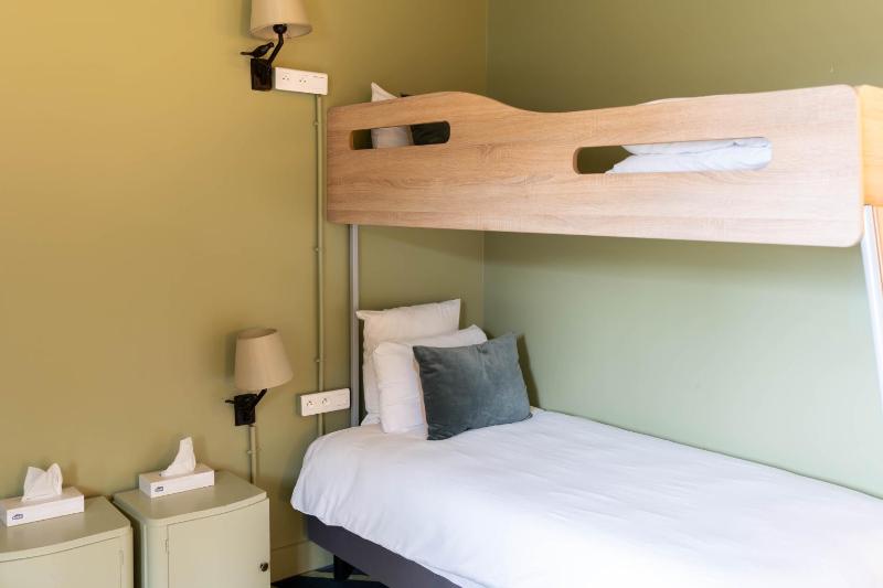 Tribe Room - One Double Bed and 4 Single Beds. image 2
