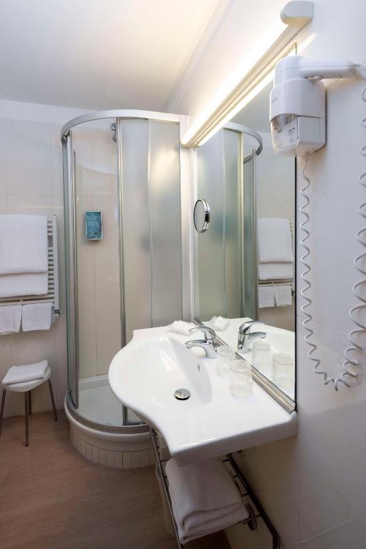 Deluxe King Room with Sofa Bed image 2