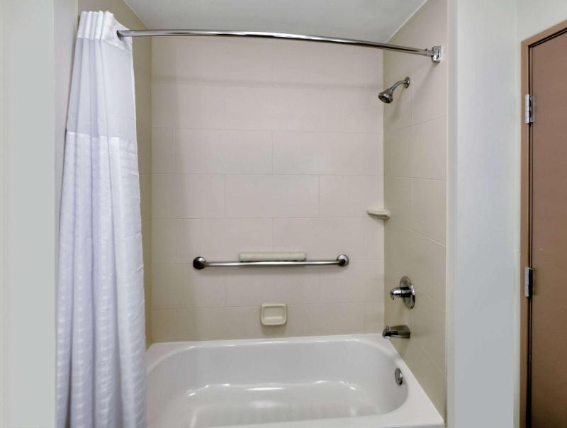 Deluxe Queen Room with Two Queen Beds image 4