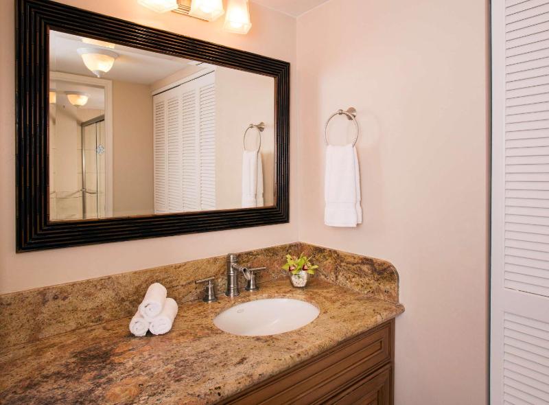 One-Bedroom Suite with Oceanfront View image 2