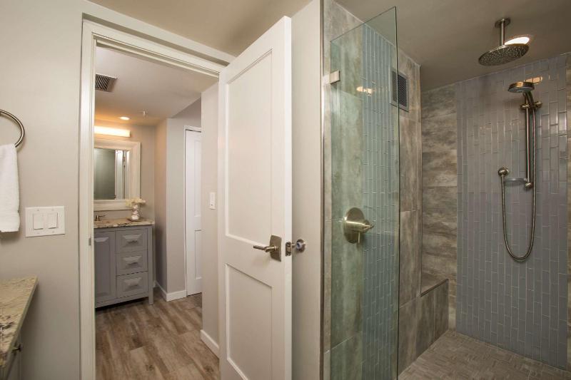 Two-Bedroom with Two Baths and Ocean Front Premium View image 2