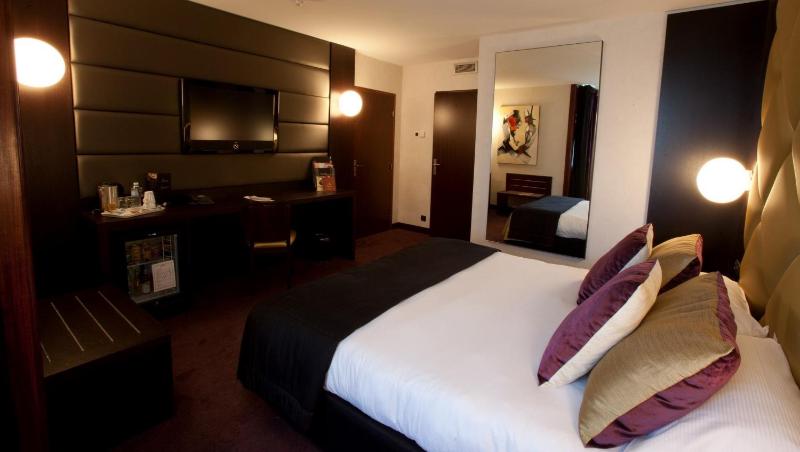 Two Connecting or Adjacent Prestige Double Rooms image 3