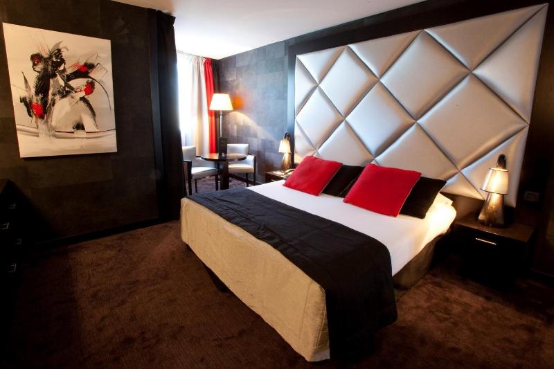 Two Connecting or Adjacent Prestige Double Rooms image 2