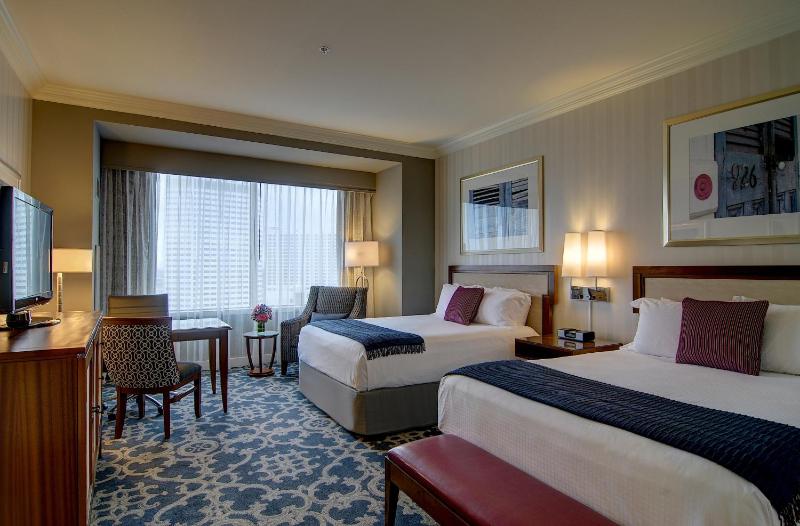 Grand Queen Room with City View image 2