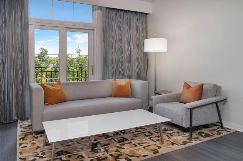 Executive Junior King Suite image 3
